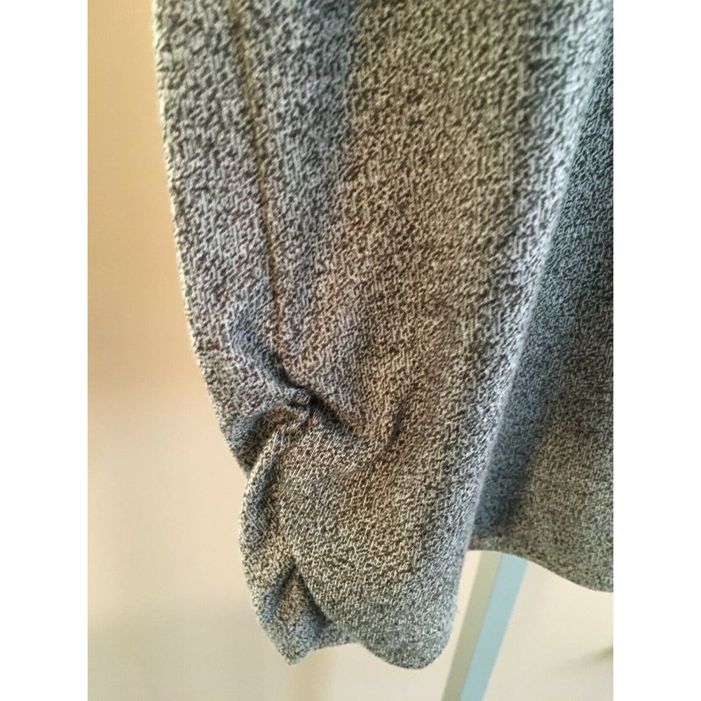 Alfred Dunner Blouse Gray Size Small Beaded Neckline V-Neck Short Sleeves Casual - Picture 8 of 8
